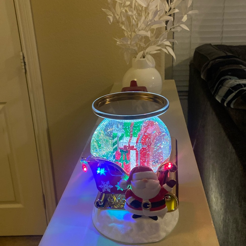 Beautiful Christmas snow globe from bath and body works